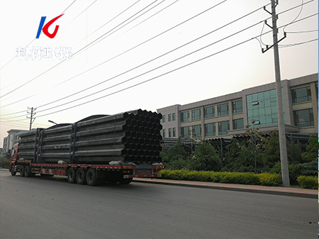 科林環(huán)保生產(chǎn)的玻璃鋼陽(yáng)極管準(zhǔn)備出廠發(fā)貨